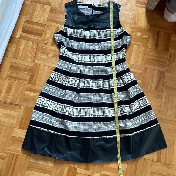 Gorgeous Rinascimento dress with imitation leather - Picture 12 of 12